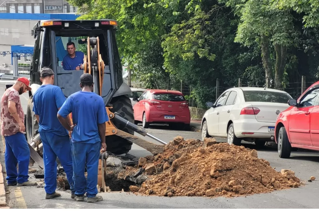 Rua próxima ao Hospital São João Batista é interditada em Criciúma