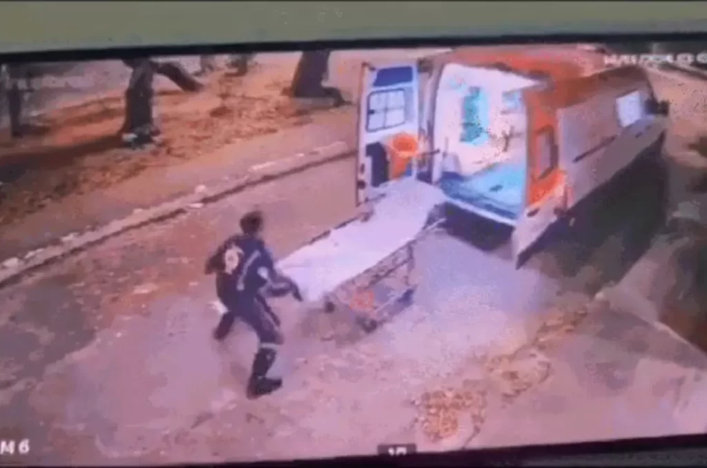 Ambulância do SAMU sendo furtada em Recife