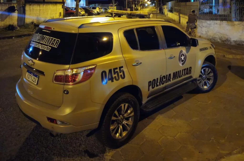 Viatura da PMSC durante operação em Balneário Rincão