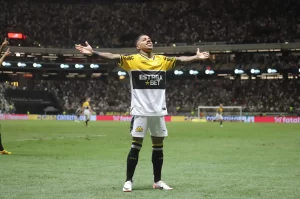 “Todo jogo é uma decisão”, diz Matheusinho sobre o Vitória