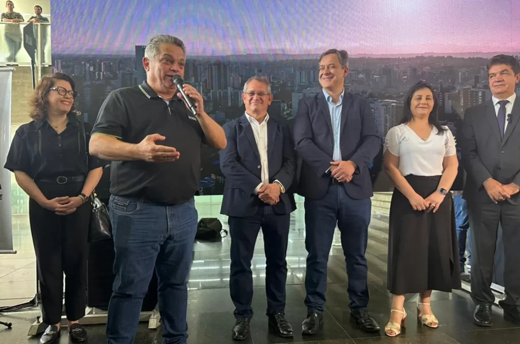 João Rodrigues discursa na posse de Clésio Salvaro