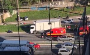 Motociclista morre em colisão com caminhão na BR-282 em Florianópolis