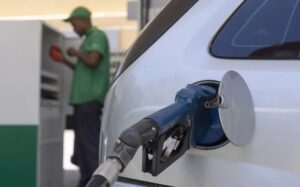Gasolina atinge maior preço desde 2023 em Florianópolis