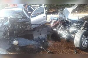 Cinco pessoas ficam feridas em colisão frontal em Águas Mornas