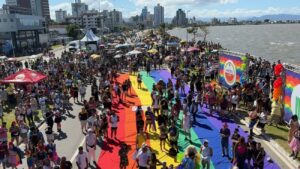 17ª Parada LGBTI+ de Florianópolis reúne reúne 80 mil pessoas