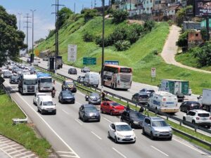 Engavetamento causa lentidão na BR-282
