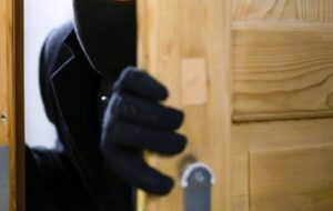 Jovens tentam roubar casa e fogem sem levar nada em Criciúma