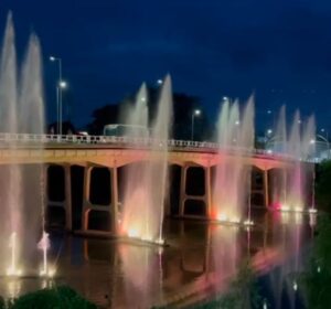 Chegada do Papai Noel e estreia do show das águas dançantes prometem encantar o público em Tubarão