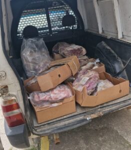 Mais de 1,2 toneladas de alimentos impróprios para consumo foram apreendidos em Capivari de Baixo