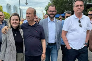 “Tropa de choque” de Jair Bolsonaro entra em ação nas redes sociais