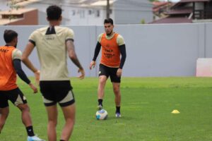 Criciúma deve ter dobra pela esquerda em confronto direto contra o Fluminense