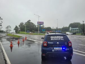 Acesso à Beira-Mar Norte é fechado para reparos no asfalto