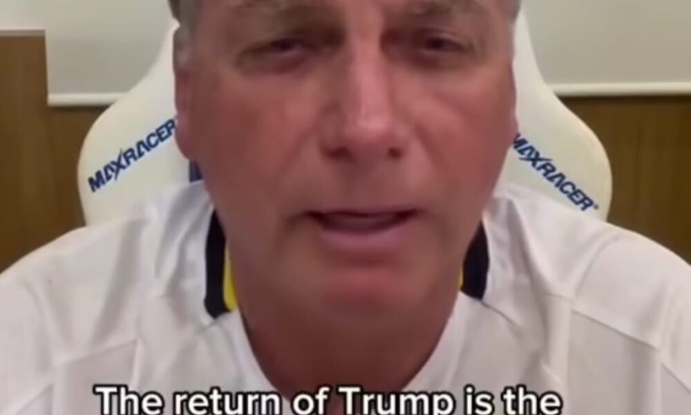 Com camisa do Tigre, Bolsonaro faz discurso de apoio a Trump