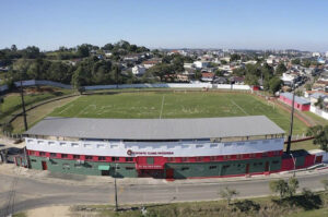 “Situação de abandono”, diz Giovana Mondardo sobre estádio do Próspera