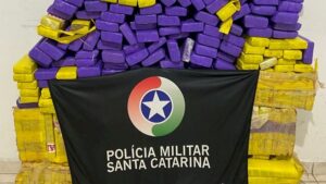 PM apreende 300 kg de maconha após perseguição em Palhoça