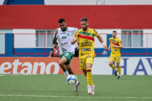 No duelo de rebaixados, Brusque leva a melhor conta o Guarani