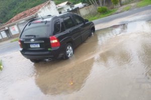 Adutora se rompe e parte de abastecimento fica comprometido em Imbituba