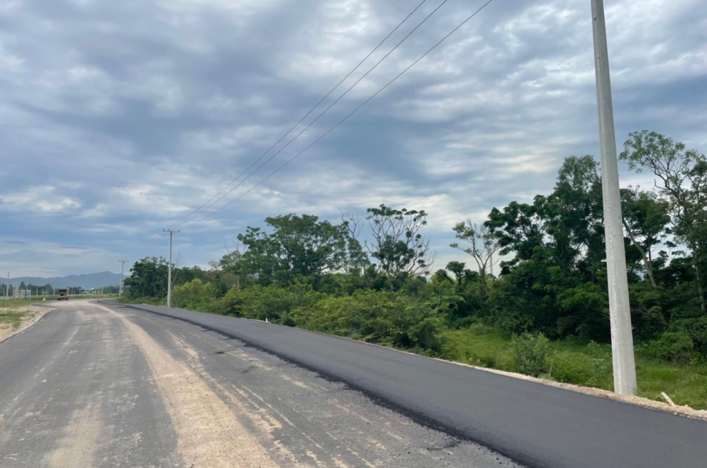 Rodovia Aggeu Medeiros deve atingir 10 km de pavimentação nos próximos meses