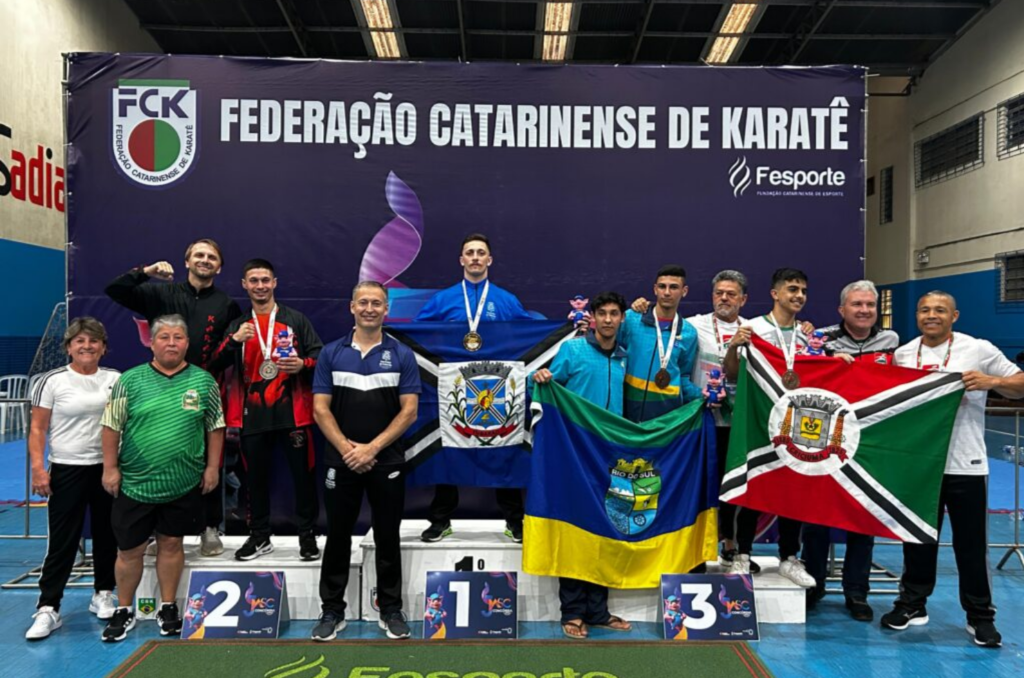 Karatê de Tubarão brilha no primeiro dia de JASC