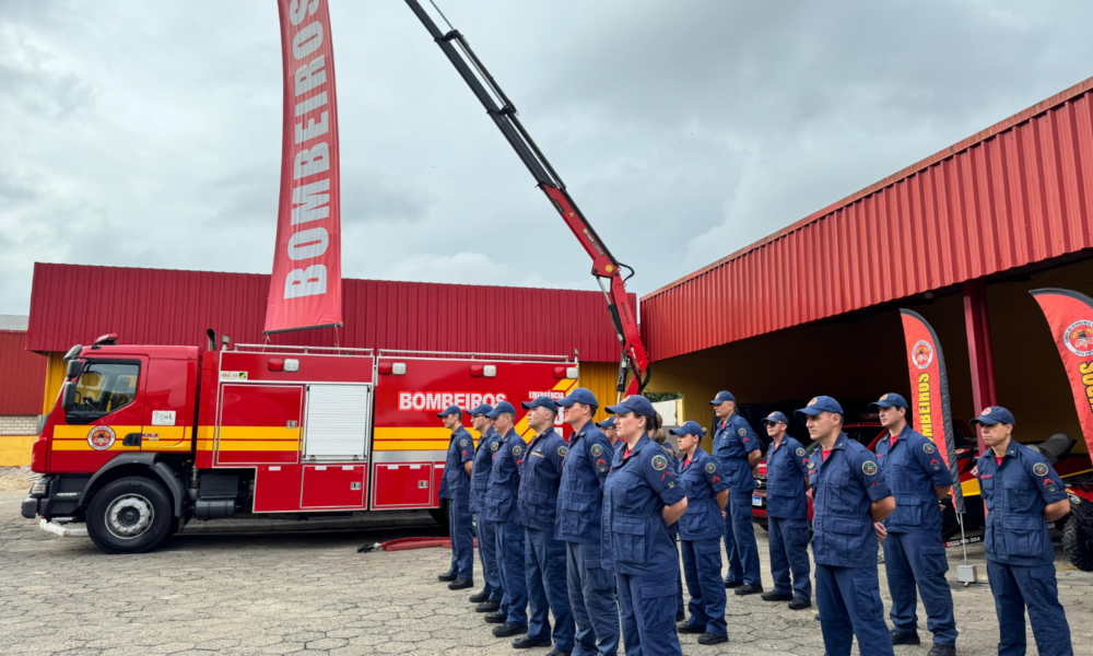Formatura no Corpo de Bombeiros Militar marca entrega de medalhas e promoções