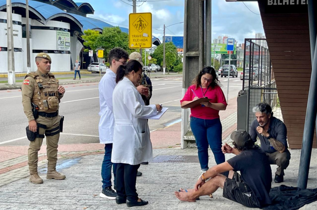 Ação para identificar pessoas em situação de rua é realizada em Tubarão