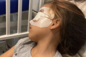 Criança tem lesão ocular após incidente em escola de Criciúma