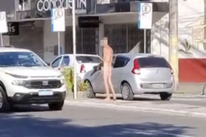 [VÍDEO] Peladão do Centro: homem aparece totalmente nu em Tubarão