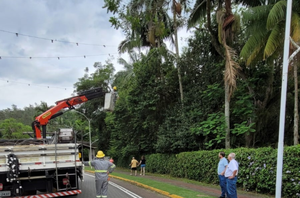 Papai Noel chegará em carro antigo e fará acendimento de luzes em Gravatal
