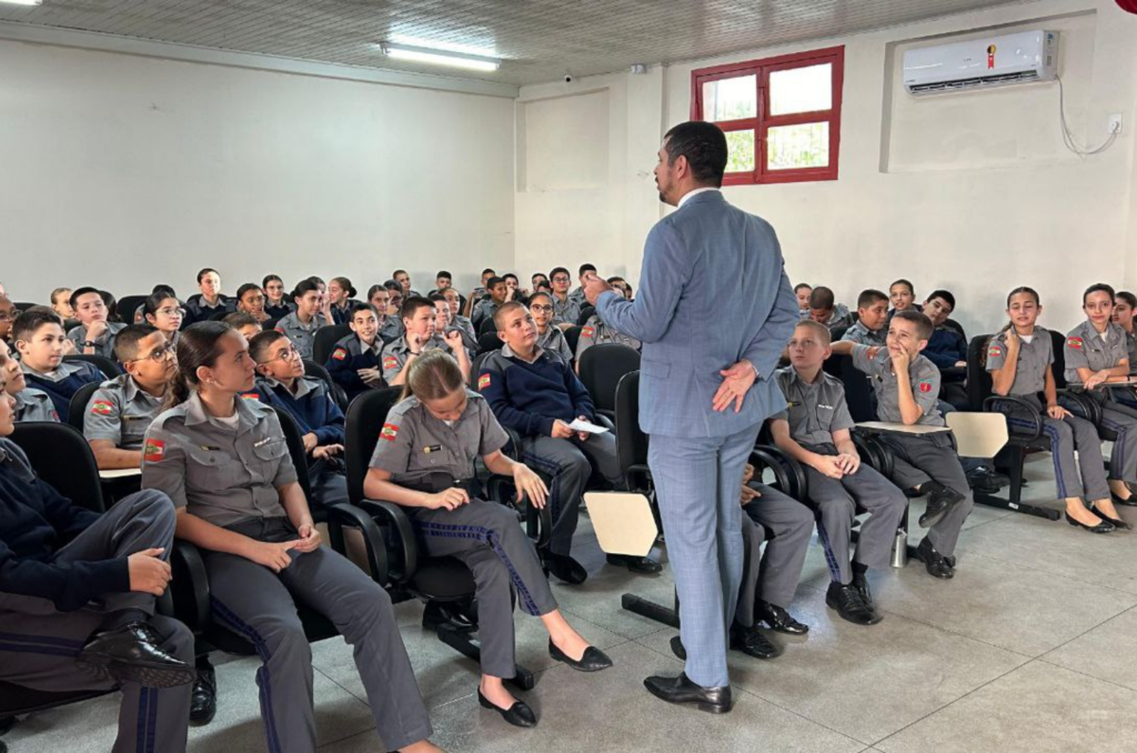 Estudantes de Laguna conhecem mais sobre atuação do Ministério Público