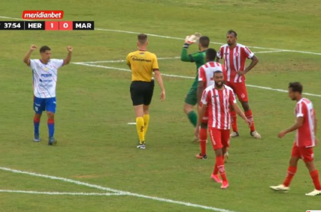 [VÍDEO] Confira o lance do pênalti polêmico marcado contra o Hercílio Luz na semifinal da Copa SC