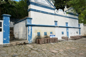 Fonte da Carioca recebe melhorias e pintura