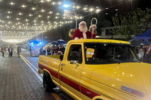 Neve, luzes e Papai Noel encantam o público de Gravatal