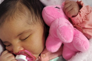 Bebê de 14 dias se engasga e tem vida salva por enfermeira