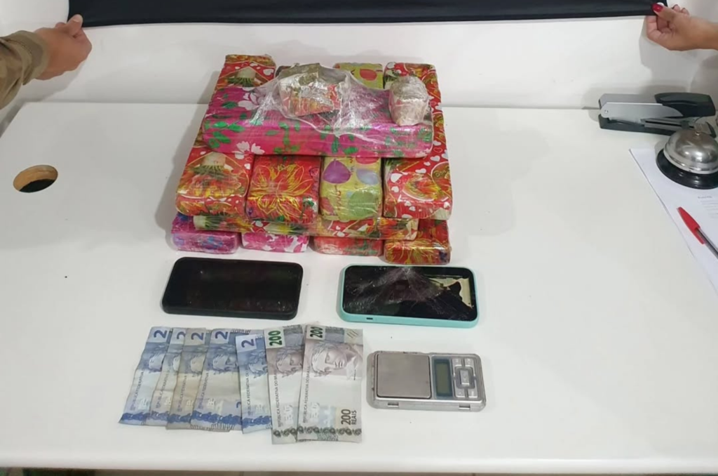 Dois são presos e 8 kg de maconha são apreendidos na Praia do Rosa