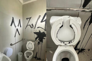 Banheiro novo da Praça Frei Eusébio sofre pichação e atos de vandalismo