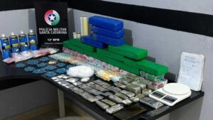 PM estoura ponto de tráfico em Camboriú