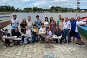 Jovens de Tijucas concluem curso pioneiro de carpintaria naval