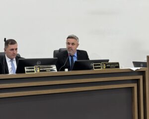Vereador lamenta atraso na conclusão da obra da Escola Pedro Ivo Figueiredo de Campos