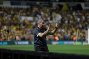 Sem vencer há dois meses, Tencati tem a pior sequência desde que assumiu o Criciúma