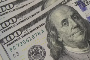 AGU investiga cotação incorreta do dólar no Google