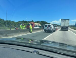 Acidente mata um e trava BR 101 em Porto Belo