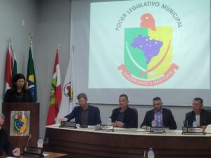 Em Forquilhinha, vereadores mantém veto a reajuste mas aprovam contratações