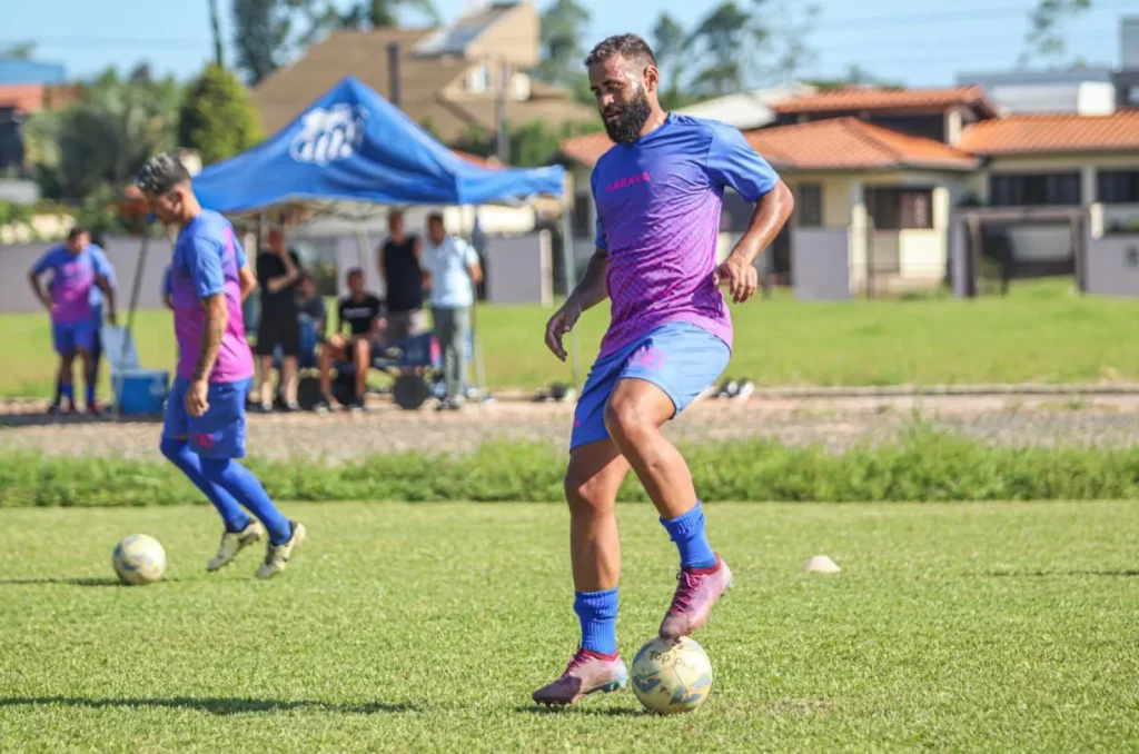 Treino do Caravaggio no Campo ao lado do Santuário