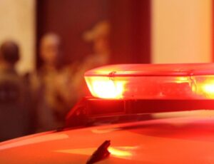 Ciclista empurra homem de passarela em Brusque