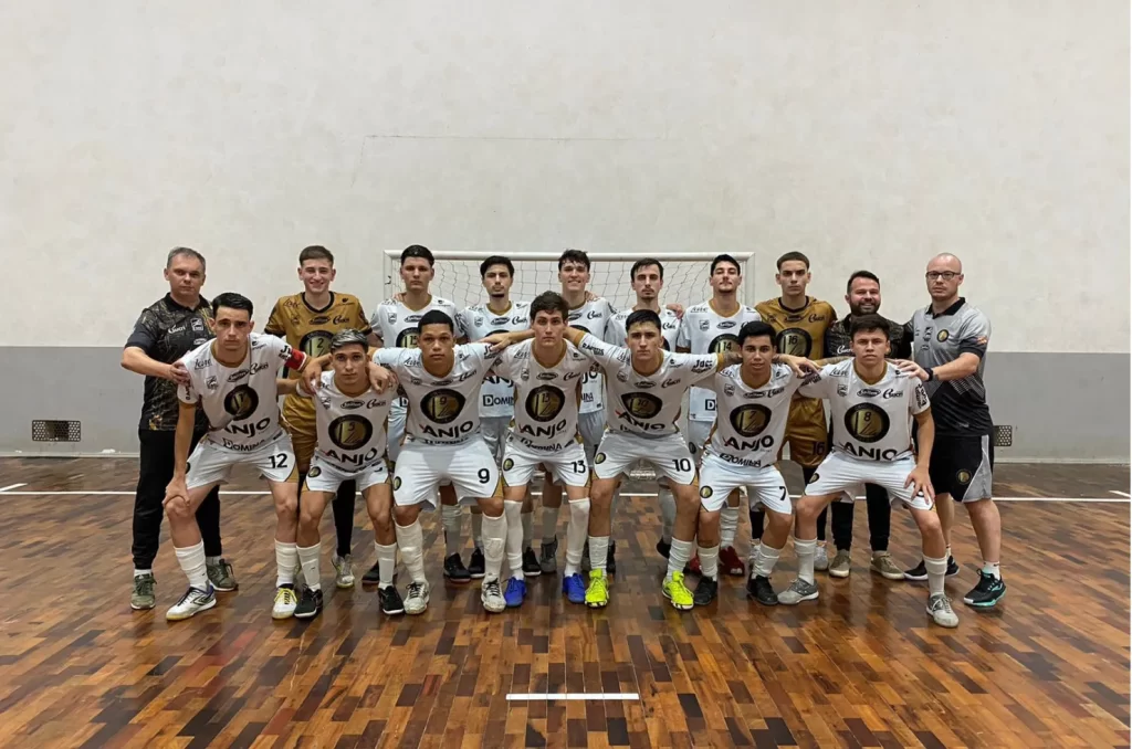 Jogadores do Criciúma Futsal vencem a semifinal do Campeonato Catarinense Sub-18 contra Timbó