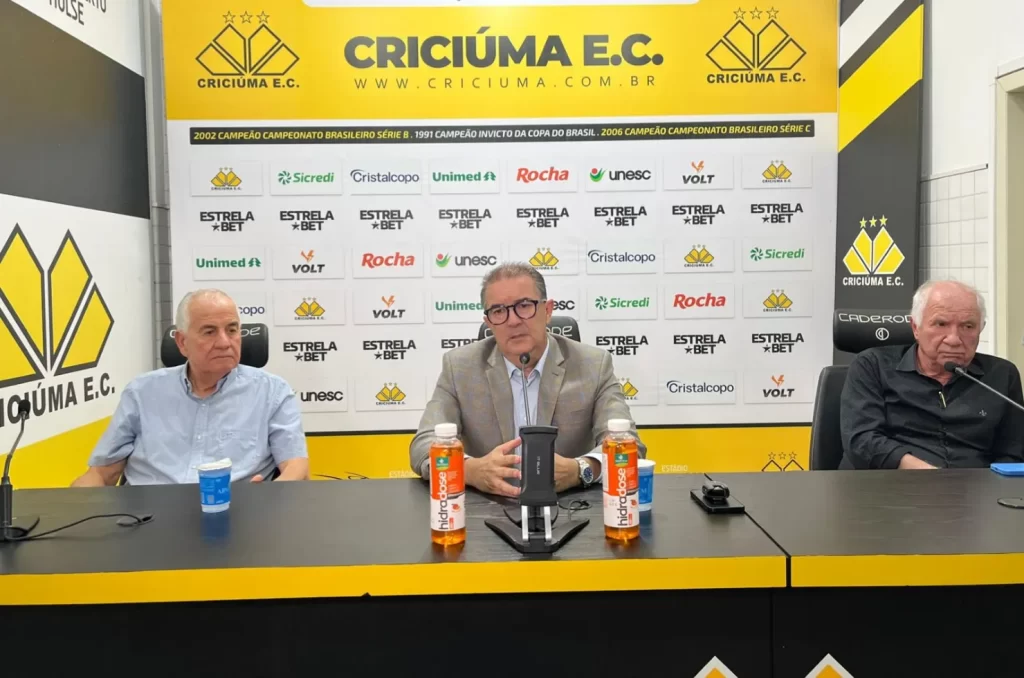 Presidente Interino do Criciúma, Alexandre Farias e os vices-presidentes vice-presidentes de patrimônio e financeiro, Deoclésio Pavei e Valter Minotto