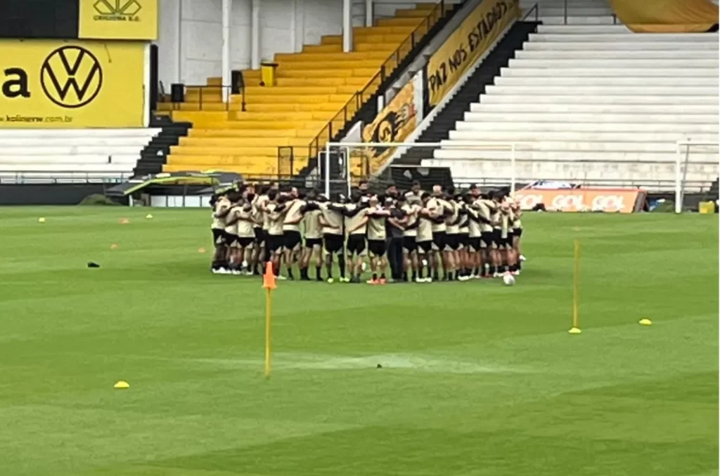 Treino do Criciúma comandado por Cláudio Tencati, no Estádio Heriberto Hülse