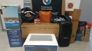 Itens apreendidos que foram furtados em diversas lojas de Criciúma