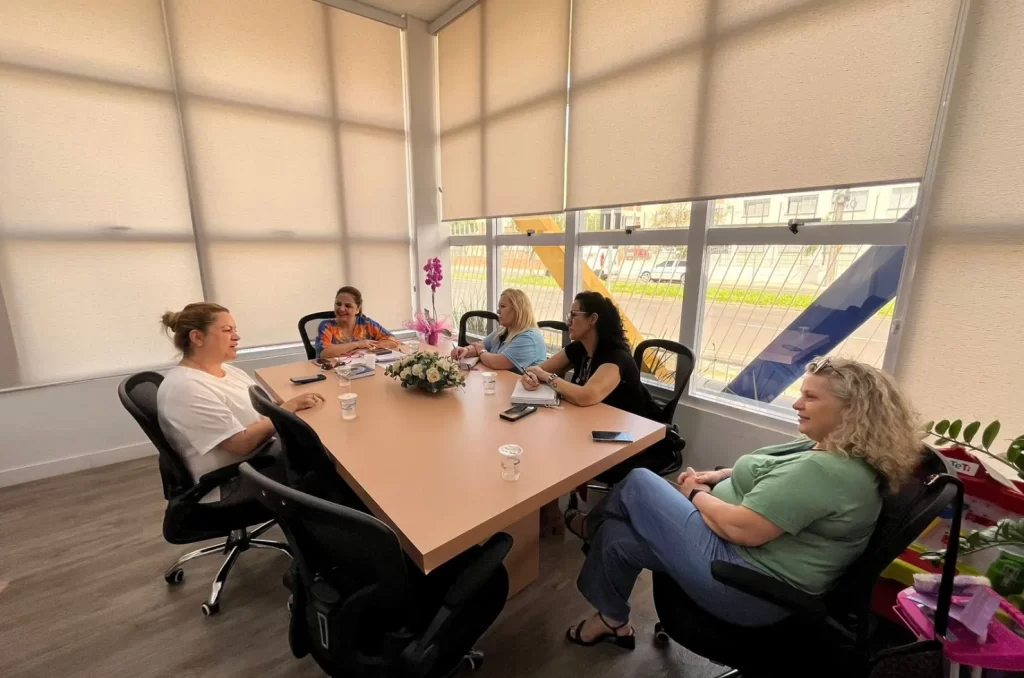 Mariluce Rodrigues, Dalvania Cardoso e Nerilda Felisberto durante visita oficial em Araranguá para troca de experiências educacionais