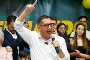 De Fáveri fala sobre futuro profissional: ‘convites de deputados e empresas’